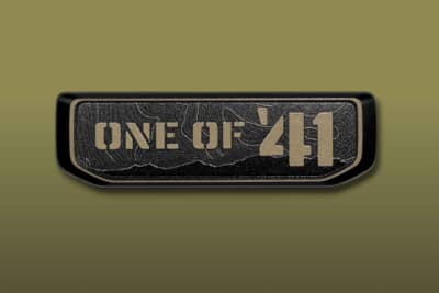 Jeepラングラー アンリミテッド スポーツ ’41 エディション：ボディサイドに誇らしげなOne of ‘41バッジ