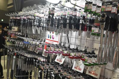 TONEのラチェットハンドルは長さ、大きさを含めて種類が豊富。クイックアダプターを取り付ければさら便利に