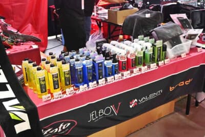 VALENTI:シャンプーやコーティングなどのケミカル用品も用意。すべてメイド・イン・ジャパンだ