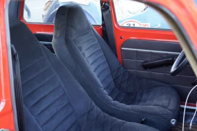 シムカ ラリー2：“はてな”さんの手元に来たとき、シートの表皮にはほつれがあった。娘の“ミーヤキャット”さんの手により、シートはアルカンターラ素材にダイヤモンドステッチが施され、素晴らしいでき栄えだ