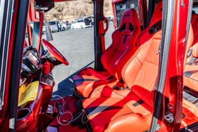 ホンダ N-BOX:フロントシートはレカロを張り替えたもの