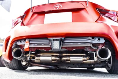 トヨタ 86：マフラーはループ形状のものをセレクト