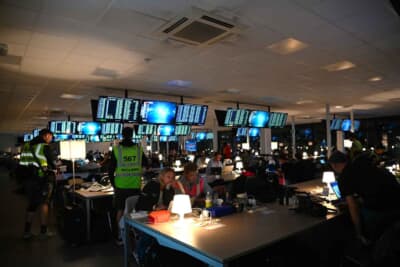 スパ24hレースウィークのメディアセンターは、なぜかムーディです