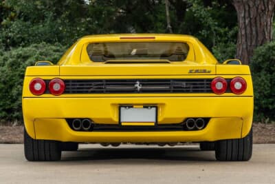 91万2500ドル(邦貨換算約1億3430万円)で落札されたフェラーリ「F512M」(C)Courtesy of RM Sotheby's