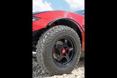 マツダ ロードスター：ホイールは、LENSO ProjjectD 90B version2。前後共に15x7J +33で、装着するタイヤは、YOKOHAMA GEOLANDAR M/T G003。前後とも195:80R15でスペーサーは、前後ともDurax 50mm