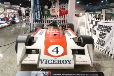 1973年 パーネリ VPJ-2 “4号車 バイスロイ by アルフレッド・アンサーSr.”：VPJ-1に続く1973年シーズン用のインディカーです。インディ500ではリタイアに終わりましたが、事実上の開幕戦となったテキサスで勝利しています