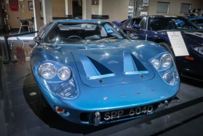 1966年 フォード GT40 Mk Ⅰ レーシング クーペ P/1015:フォードGT40の初代市販モデルがMk Iです。1966年から発効するスポーツカー・カテゴリーに向け、50台の生産義務を果たした「量販モデル」でもあります。エンジンは4.7LのプッシュロッドV8を搭載しています