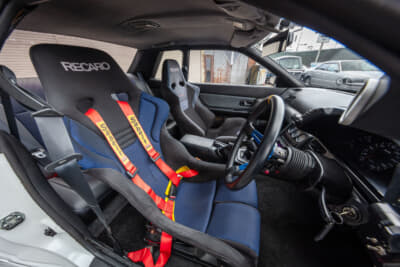 日産スカイラインGT-R：シートは左右RECARO。運転席は以前の愛車であるフェアレディZから移植した