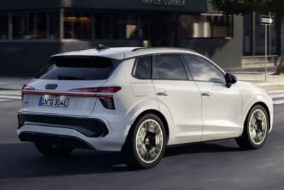 アウディQ3:ヘッドライトとリアライトを結ぶショルダーラインが光と陰のコントラストを生み出す