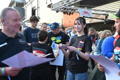 グッドスマイルレーシングのポスターやステッカーは大人気