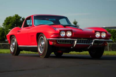 24万800ドル（邦貨換算約3580万円）で落札されたシボレー「コルベット スティングレイ 427」C）Courtesy of RM Sotheby's