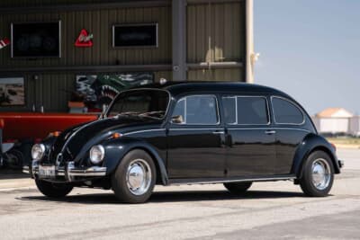 33万5000ドル（邦貨換算約4940万円）で落札されたフォルクスワーゲン「ビートル リムジン」C）Courtesy of RM Sotheby's