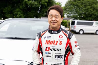 レーシングドライバーの木下みつひろ氏が、デモカー2台をテストドライブ