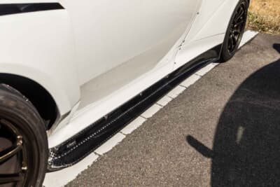 トヨタ GRヤリス：サイドステップも含めて、空力や冷却を考慮した本物のエアロパーツであることが特徴だ