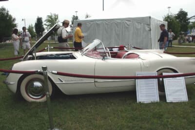 シボレー コルベット:シリアルナンバーE53F001003を持つこのクルマ。3台目に生産されたモデルで、現存する生産型コルベットではもっとも古い個体とされている