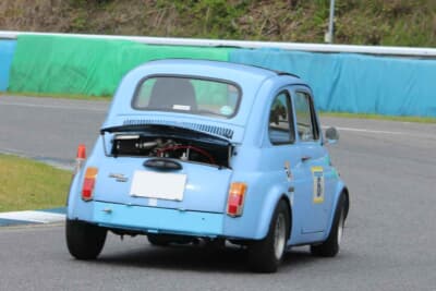 フィアット 500R：マフラーはCSC製。トランスミッションはノーマルのまま乗っている