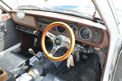 日産 サニートラック：インパネまわりはシンプルに纏められている