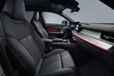 アウディQ3:ドライバー中心のコクピットに合わせた湾曲デザインのディスプレイ