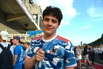 サッカーの日本代表のユニフォームを着ていた方も！