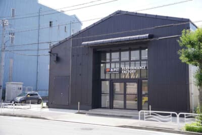 A PIT AUTOBACS SHINONOME PERFORMANCE FACTORYでは、アバルトやスイフトのチューニングやパーツ販売に力を入れている