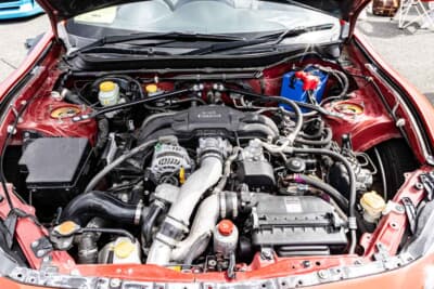 トヨタ 86：エンジン本体はノーマルだが、HKSのスーパーチャージャーKITが装着されている