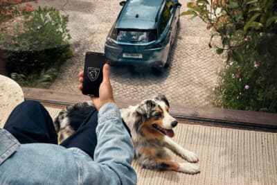 プジョー308：空調のリモートコンディショニングなどをスマホで操作できるEリモートコントロールを装備