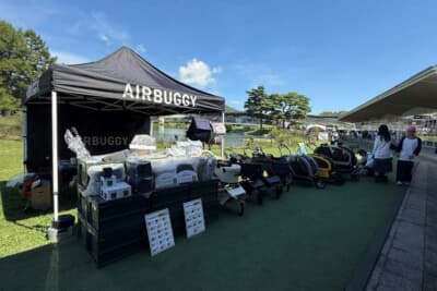 軽井沢らしく犬用バギーのお店まで出店していました