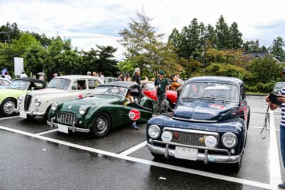 トライアンフ TR3（左）、ボルボ PV544