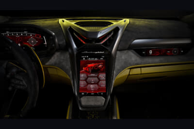 ランボルギーニ フェノメノ：センターコンソールはスポーツパッドを装備