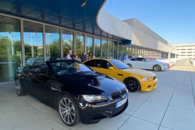 BMWの本社の正面玄関の車寄せを初めて訪れました。普段は恐れ多くて寄り付けません