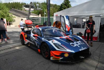 サポートレースのGT2選手権の車両