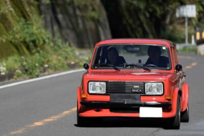 シムカ ラリー2：瀬戸内海沿いのルートから四国中央部の山岳路を抜け、高知県へと向かう。1972年式のシムカ・ラリー2に乗る“はてな”さんと“ミーヤキャット”さんの親子組