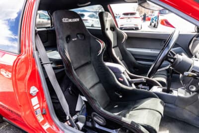 ホンダ シビックEL：フロントにはバケットシート2脚を装着