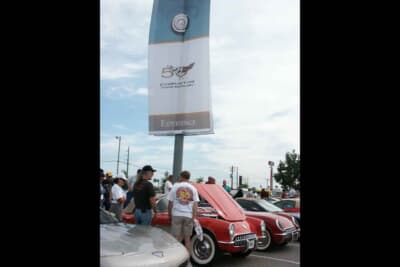 会場の至る所に50周年アニバーサリーのバナーが