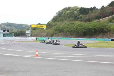 アルファ ロメオ 1750GTV：併催された「幸田レンタルカートスプリントレース2025」でも熱いバトルが繰り広げられた