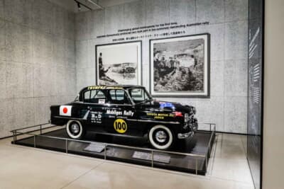国産車として耐久レース参戦の先駆けとされた、1957年にオーストラリアを1周する豪州ラリー、通称“ モービル・ラリー”に出走したトヨペット・クラウンRSD。“レース”はともかく“耐久”には納得