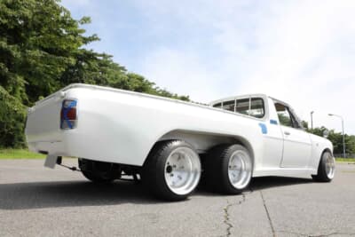 日産 サニートラック：ニコイチのロングボディに合わせてブリスターフェンダーもまつおか製をロング化させた、東山さんのワンオフモデル