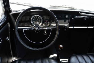 33万5000ドル（邦貨換算約4940万円）で落札されたフォルクスワーゲン「ビートル リムジン」C）Courtesy of RM Sotheby's