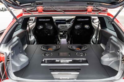 ホンダ シビックEL：2シーターに構造変更し、リアにはオーディオシステムが組まれている