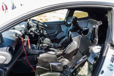 トヨタ GRヤリス：RECAROのRMSフルバケットシートを左右に装着