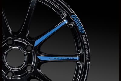 57NR SPEC M:スペックMはブルーのスポークステッカーを同梱