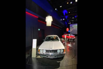 E21からすべてのジェネレーションの3シリーズが展示されています