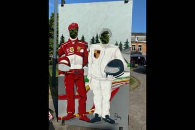 街の中心地に微妙な顔ハメパネルがありました