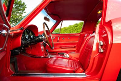 24万800ドル（邦貨換算約3580万円）で落札されたシボレー「コルベット スティングレイ 427」C）Courtesy of RM Sotheby's