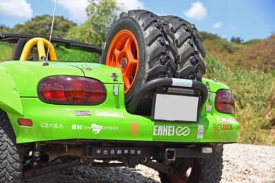 マツダ ロードスター：ワイスピに出てくるダッヂのオフロード仕様をモチーフにしたタイヤラック