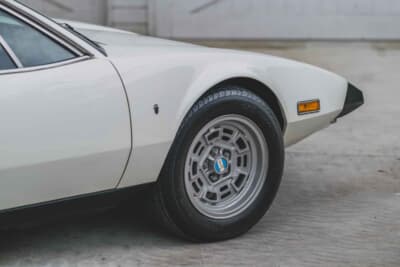 24万6400ドル（邦貨換算約3630万円）で落札されたデ・トマソ「パンテーラL」（C）Courtesy of RM Sotheby's