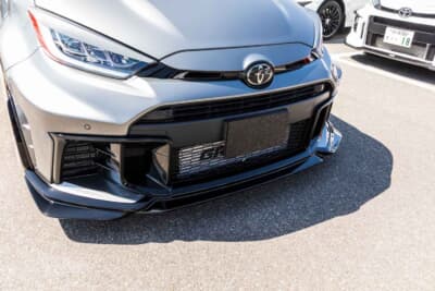トヨタ GRヤリス:TRD製のフロントスポイラーを装着