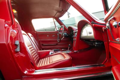 24万800ドル（邦貨換算約3580万円）で落札されたシボレー「コルベット スティングレイ 427」C）Courtesy of RM Sotheby's