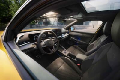 フォルクスワーゲンT-Roc：クラス初となるフロントガラス投影式ヘッドアップディスプレイが設定された