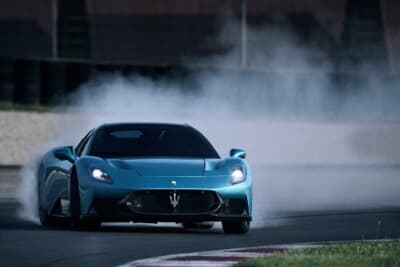 マセラティMCプーラ:F1由来の革新的技術を活用したプレチャンバー燃焼システムを採用